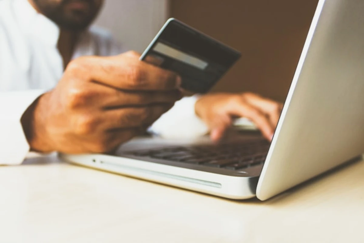 Customer Loyalty & Rewards System